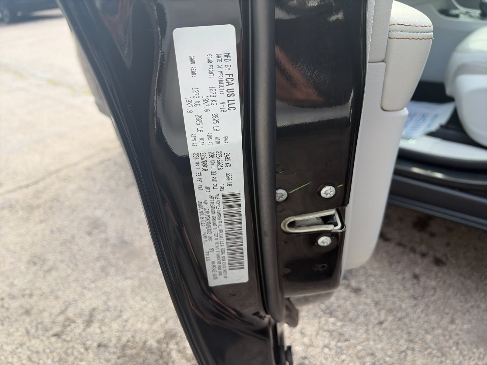 Used 2019 Diamond Black Jeep Limited image 33