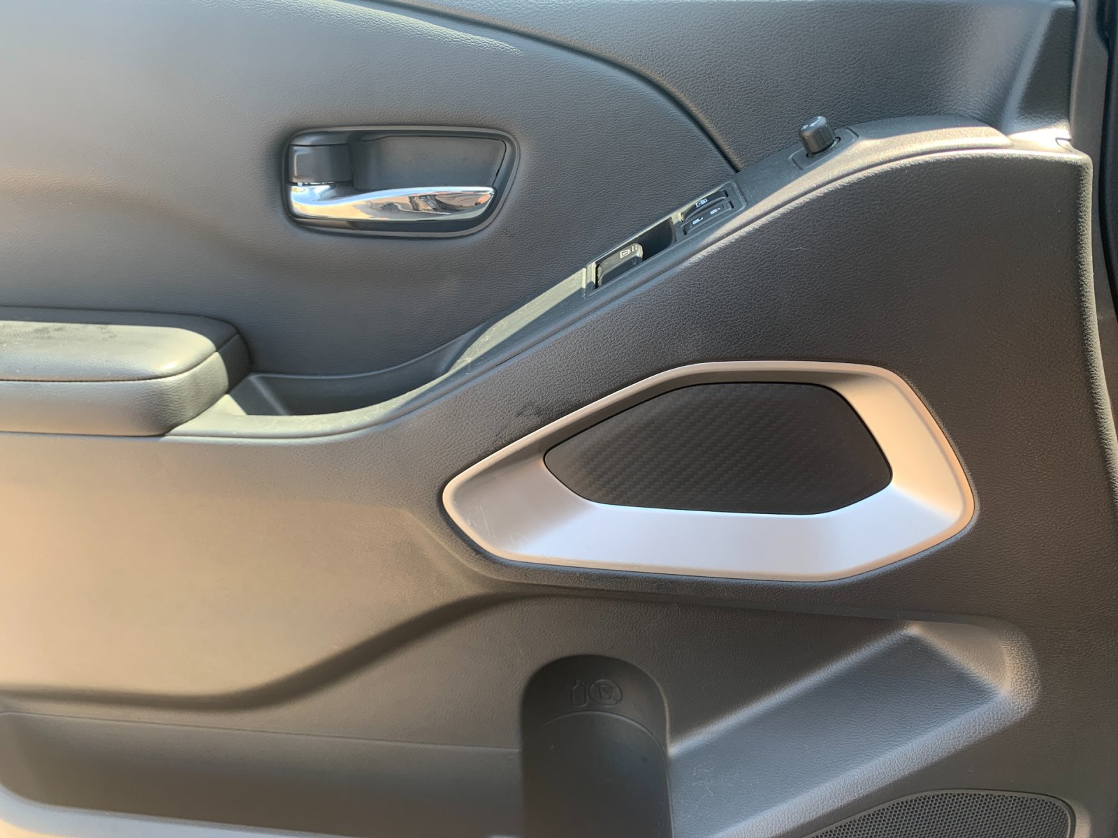 Used 2025 Gray Nissan SV image 13