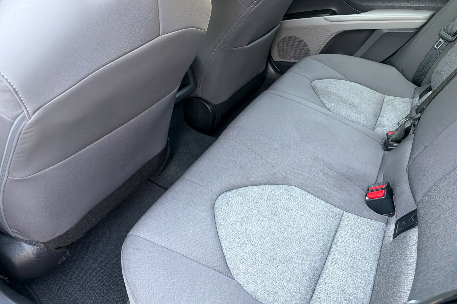Used 2023 White Toyota LE image 9