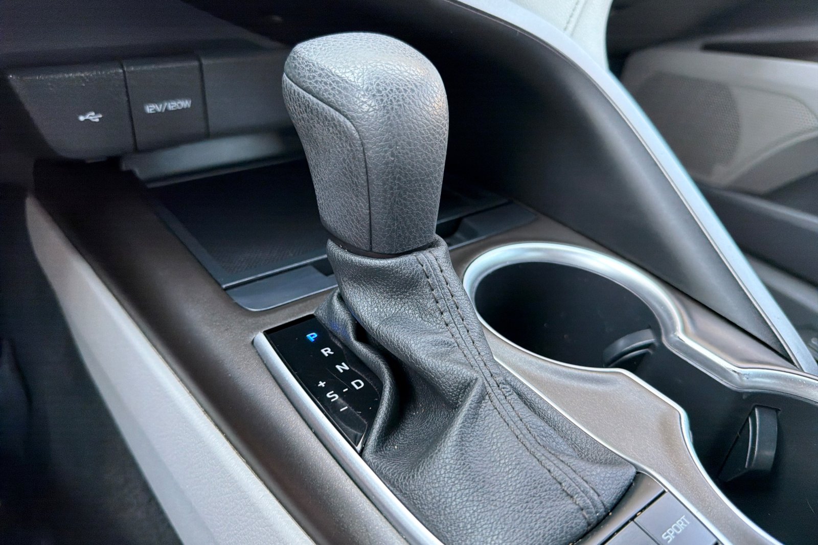 Used 2023 White Toyota LE image 17
