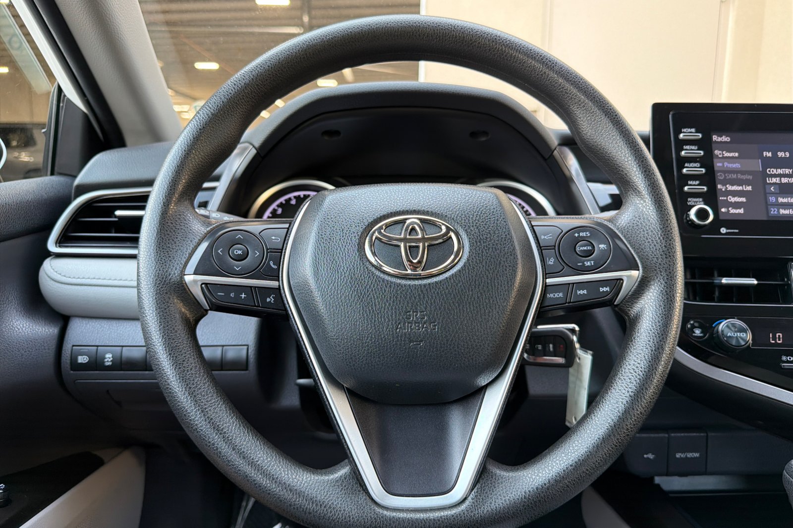 Used 2023 White Toyota LE image 18