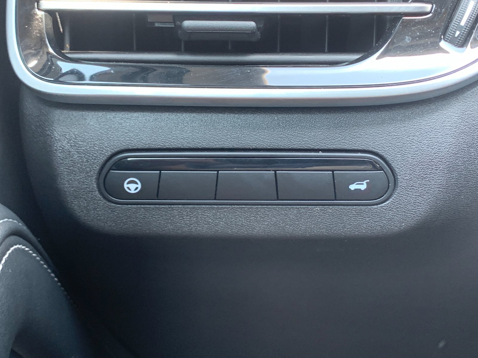 Used 2026 White INFINITI LUXE image 34