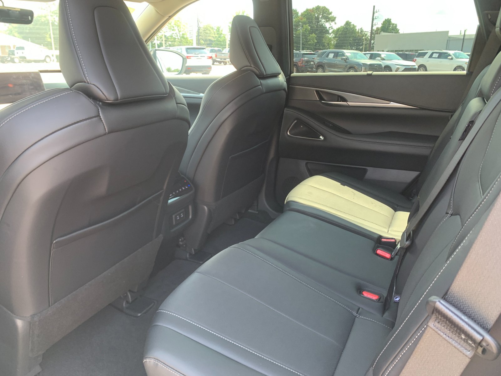Used 2026 White INFINITI LUXE image 15