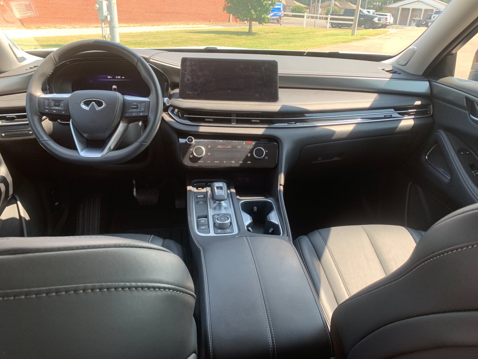 Used 2026 White INFINITI LUXE image 17