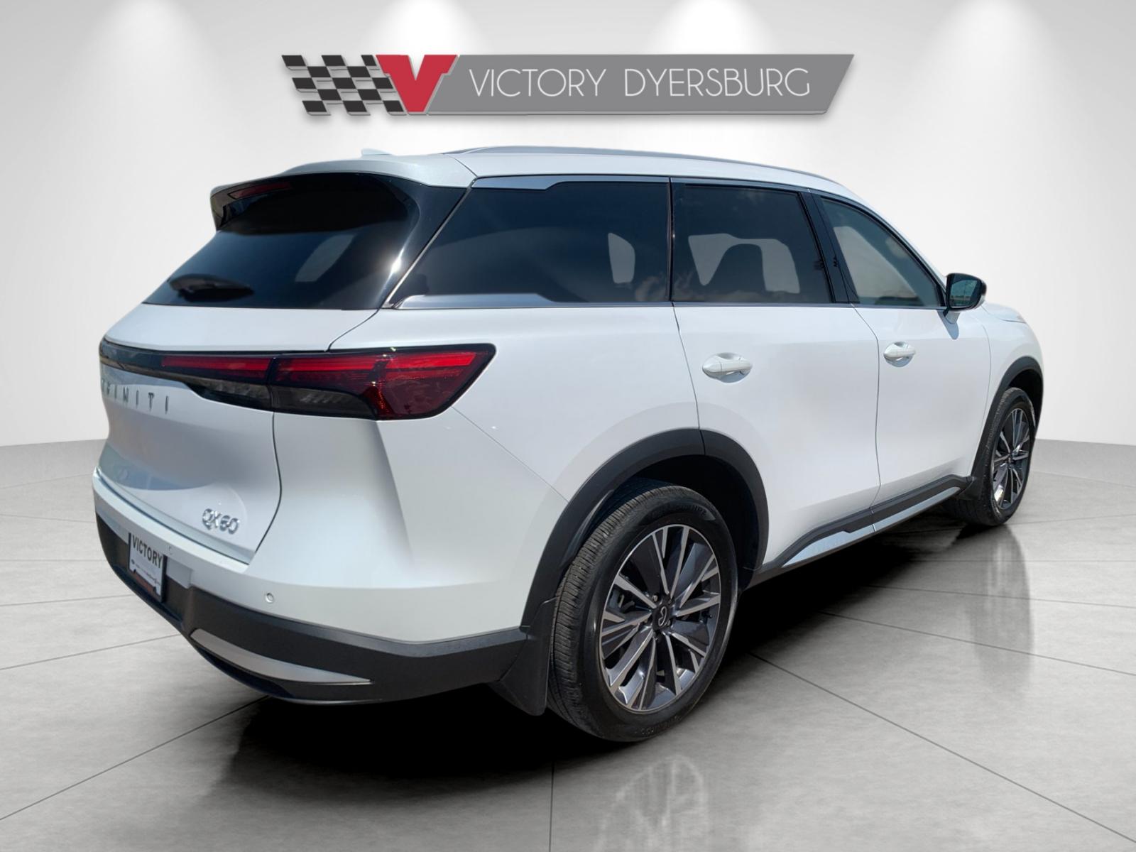 Used 2026 White INFINITI LUXE image 4