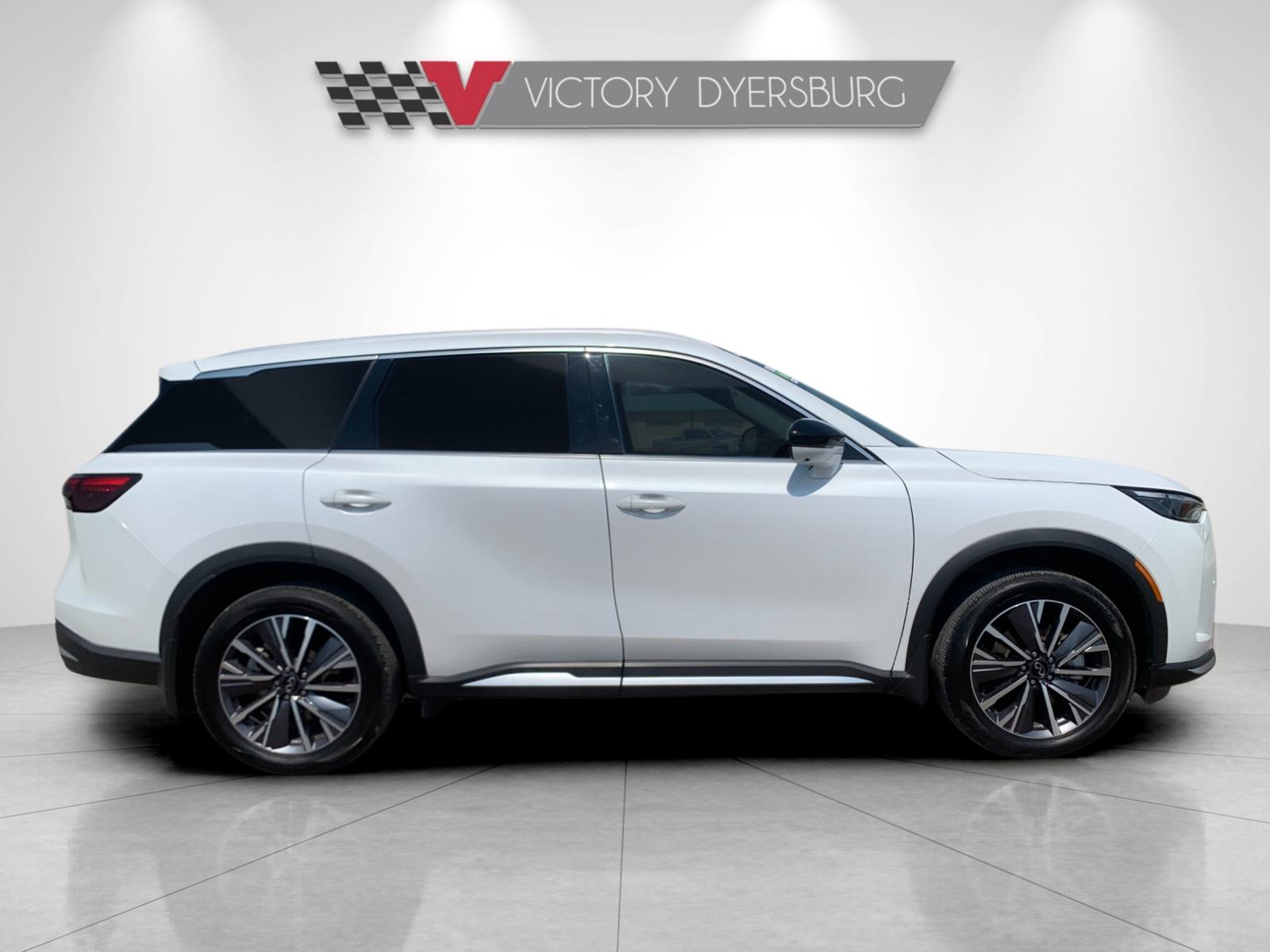Used 2026 White INFINITI LUXE image 3