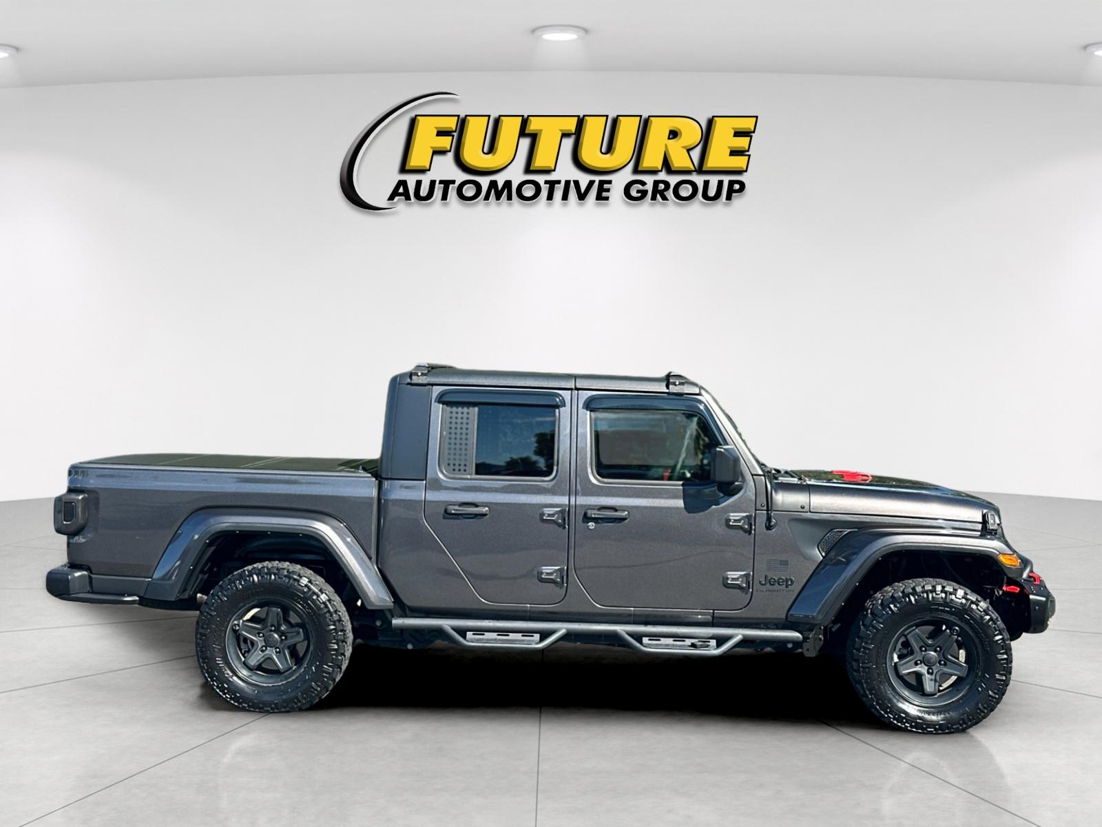 Used 2023 Gray Jeep  image 3