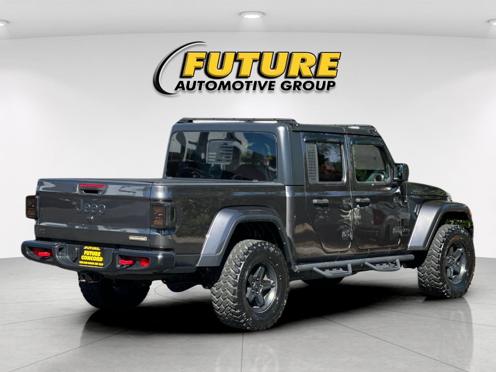Used 2023 Gray Jeep  image 4