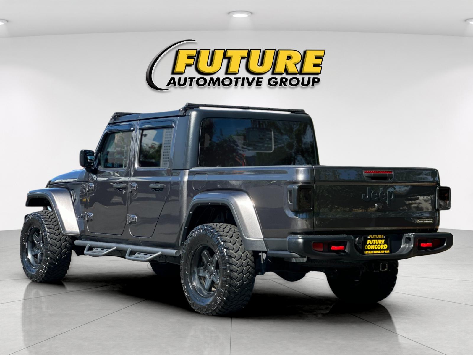 Used 2023 Gray Jeep  image 6