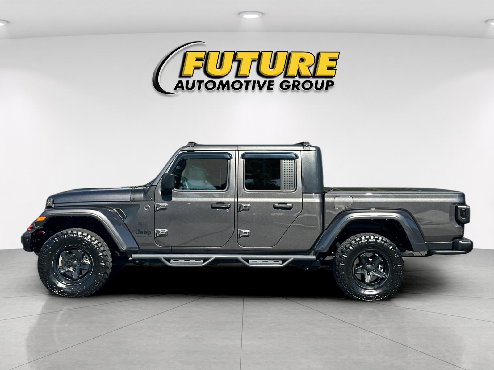 Used 2023 Gray Jeep  image 7