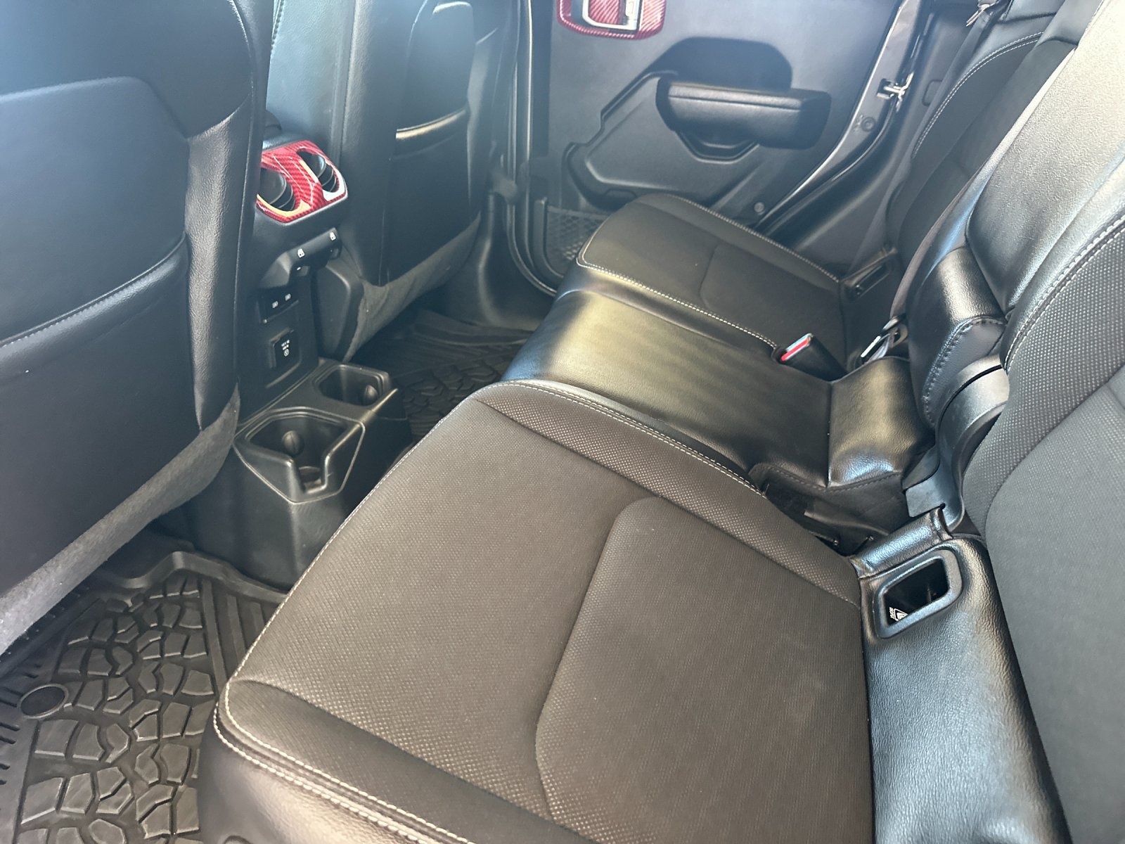 Used 2023 Gray Jeep  image 12
