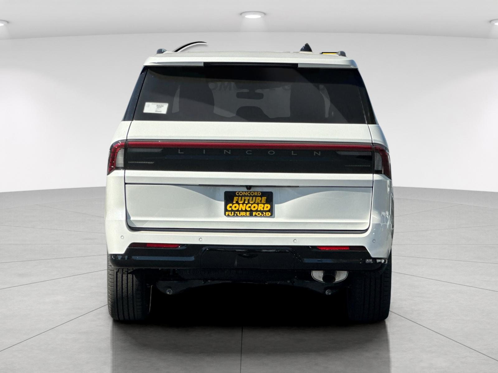 New 2027 Pristine White Metallic Tri-Coat Lincoln Reserve L image 4