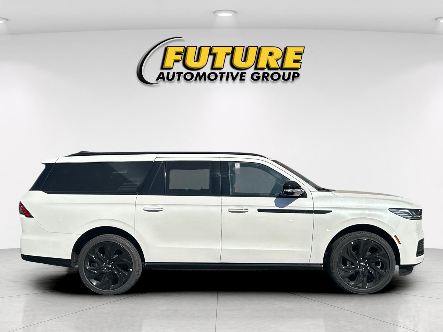 New 2027 Pristine White Metallic Tri-Coat Lincoln Reserve L image 2