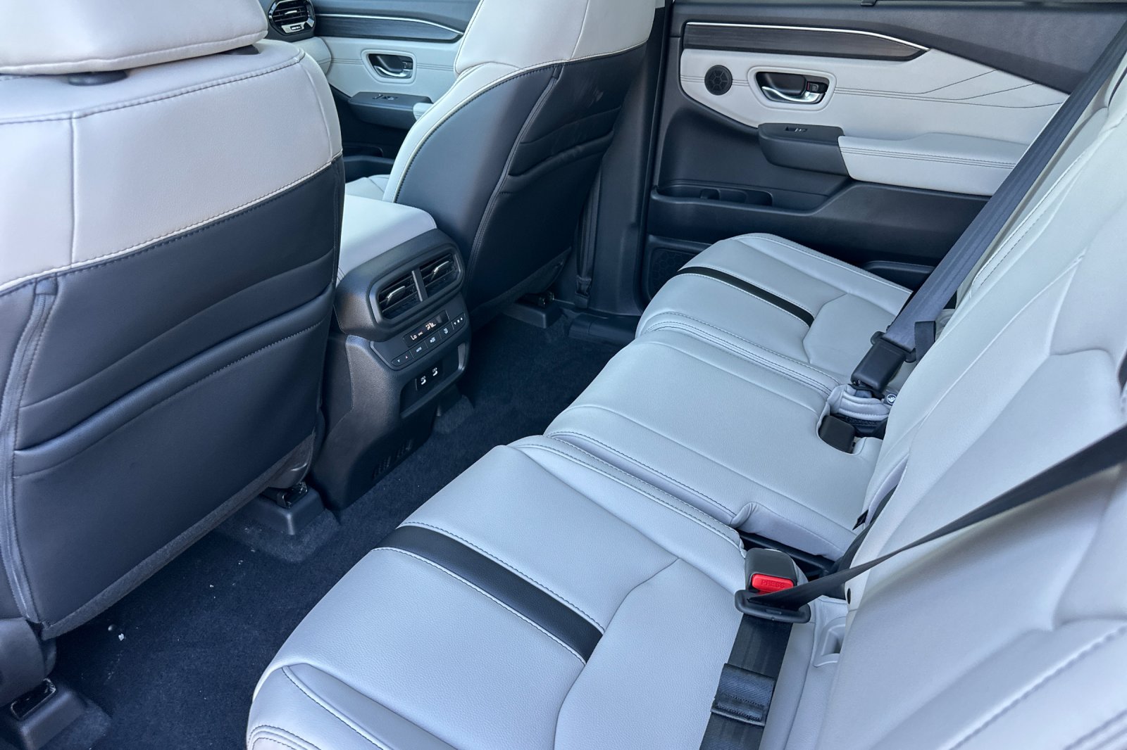 New 2026 Platinum White Pearl Honda Touring image 12