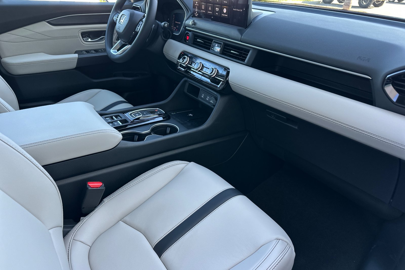 New 2026 Platinum White Pearl Honda Touring image 18