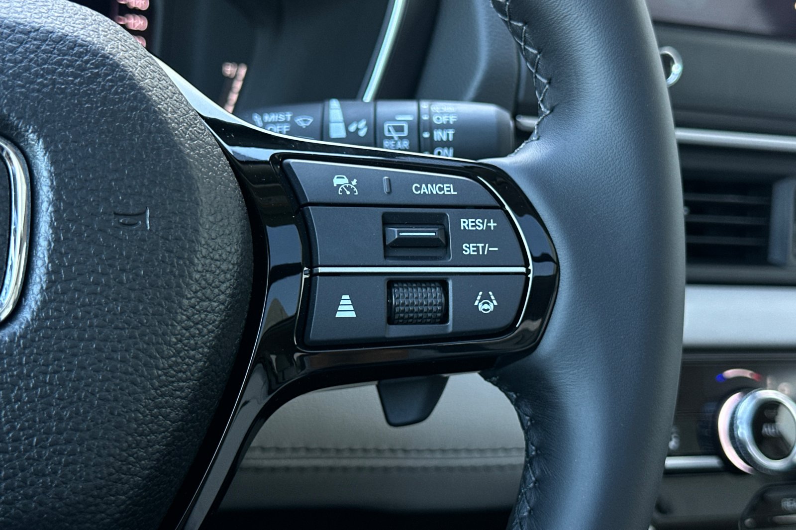 New 2026 Platinum White Pearl Honda Touring image 30