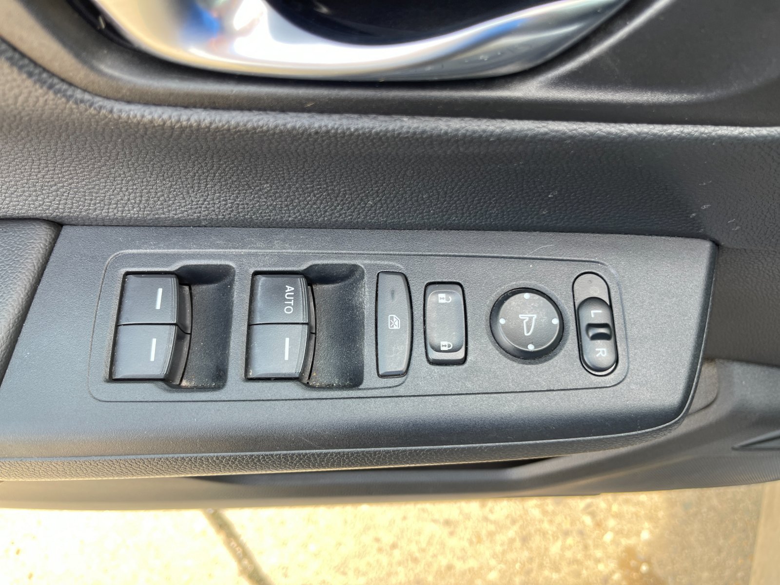 Used 2025  Honda LX image 12