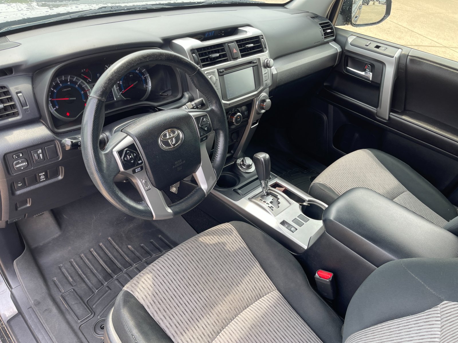 Used 2016 Magnetic Gray Metallic Toyota SR5 image 10