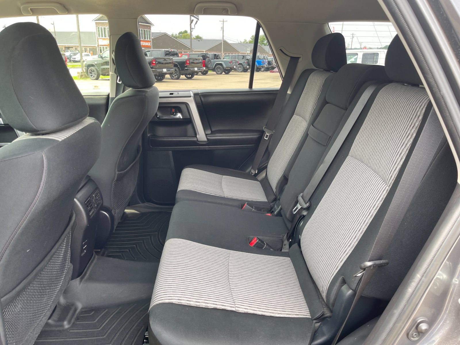 Used 2016 Magnetic Gray Metallic Toyota SR5 image 13