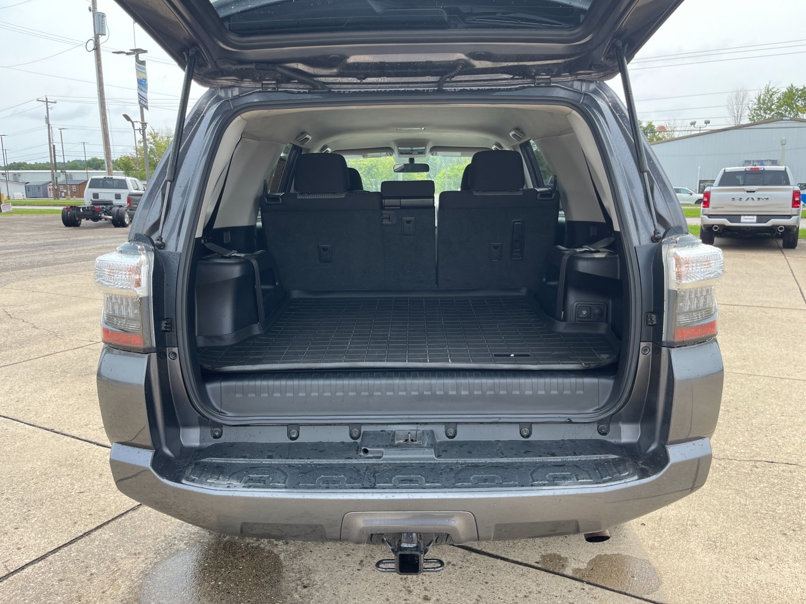 Used 2016 Magnetic Gray Metallic Toyota SR5 image 17