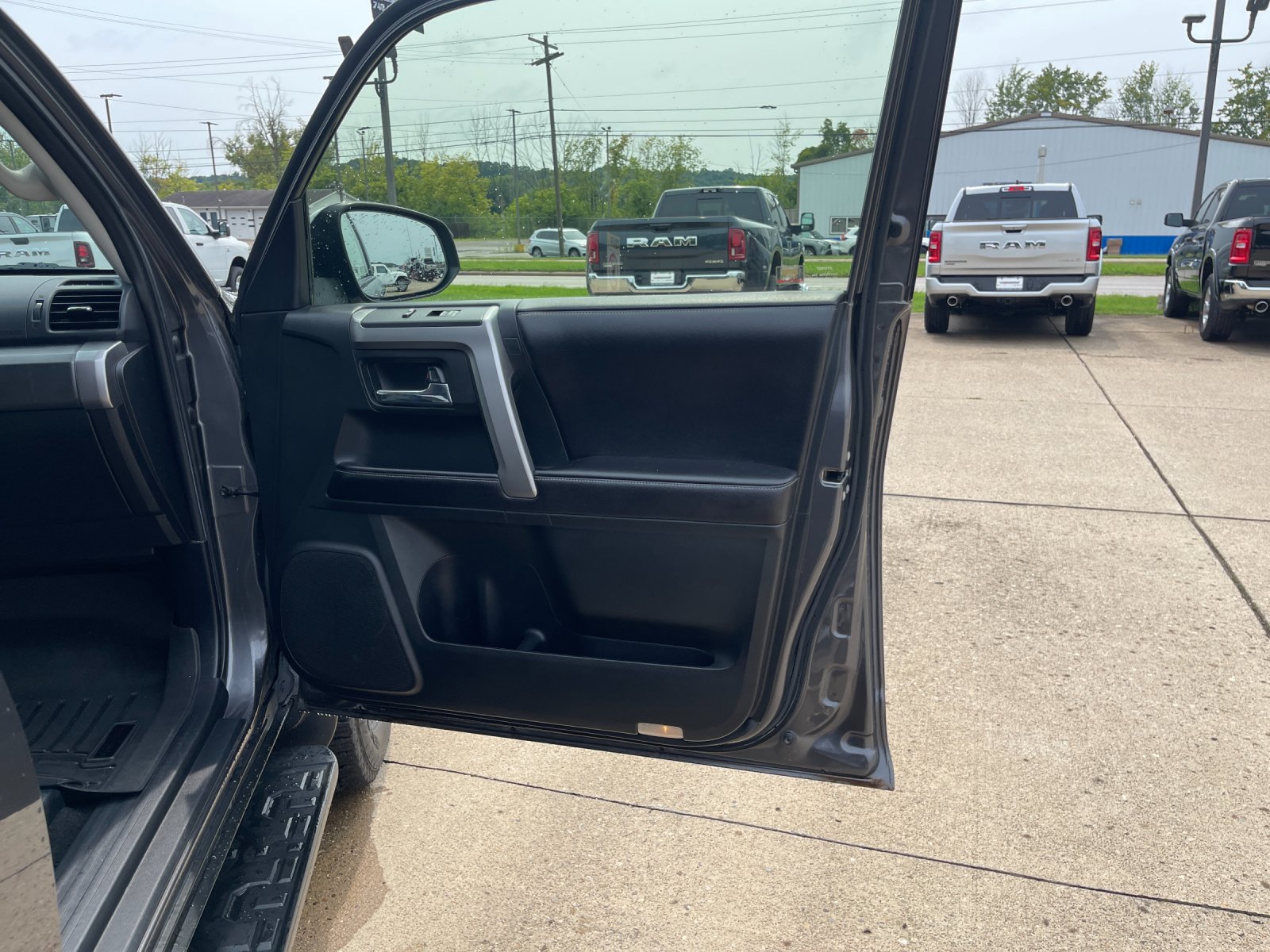 Used 2016 Magnetic Gray Metallic Toyota SR5 image 19