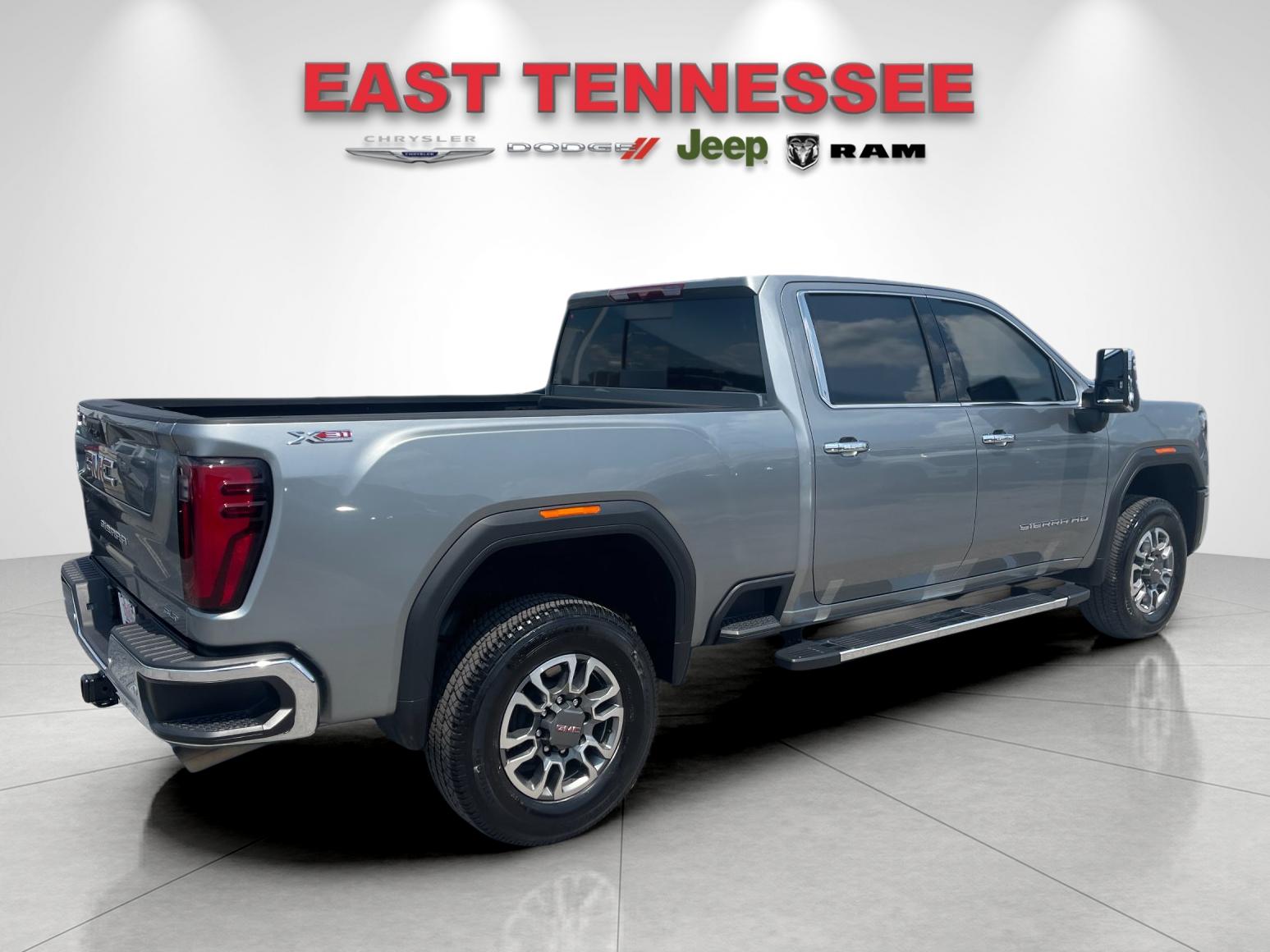 Used 2024 Silver GMC SLT image 3