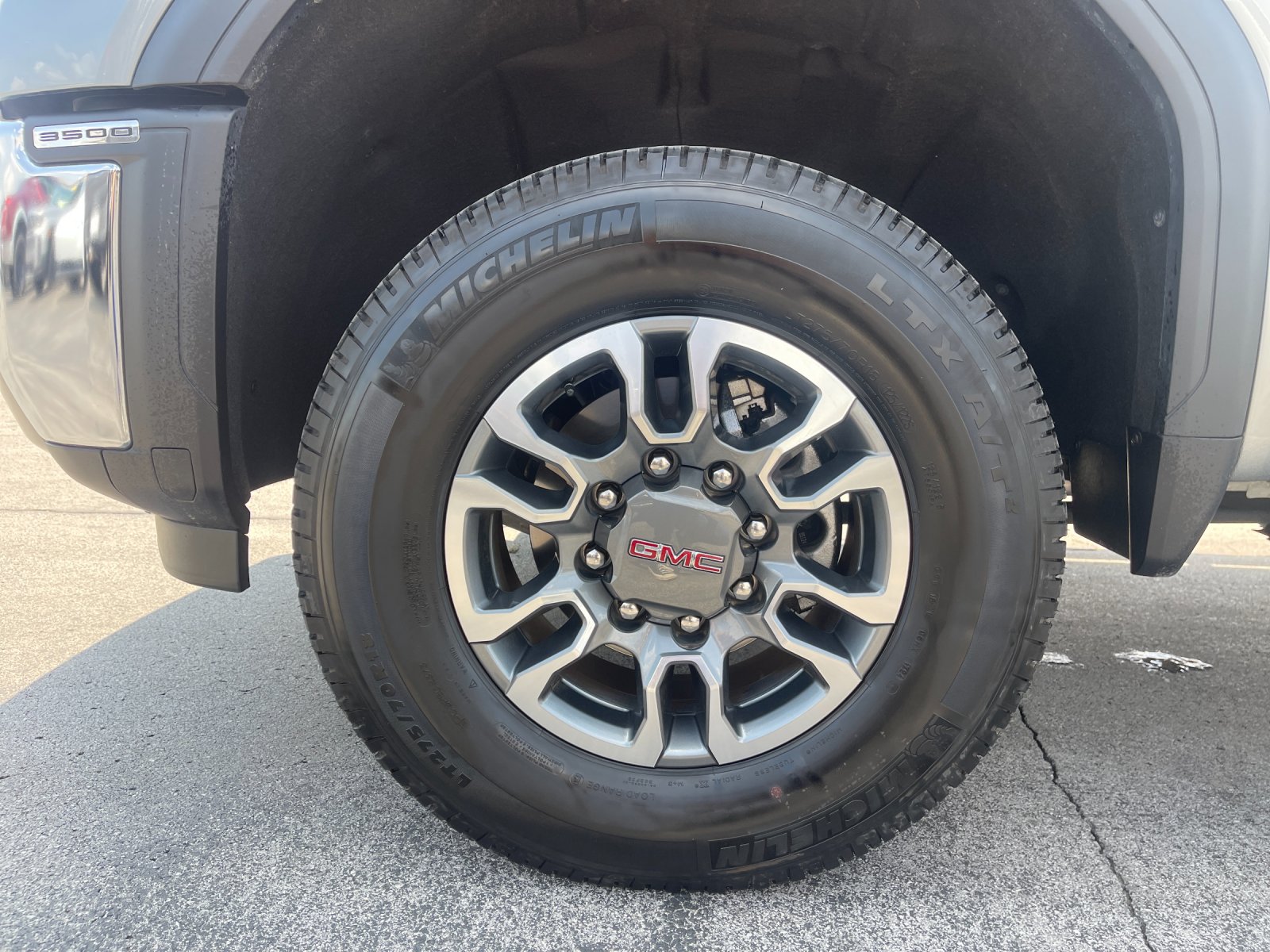 Used 2024 Silver GMC SLT image 30