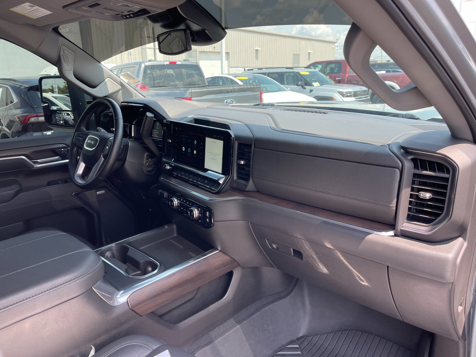 Used 2024 Silver GMC SLT image 17