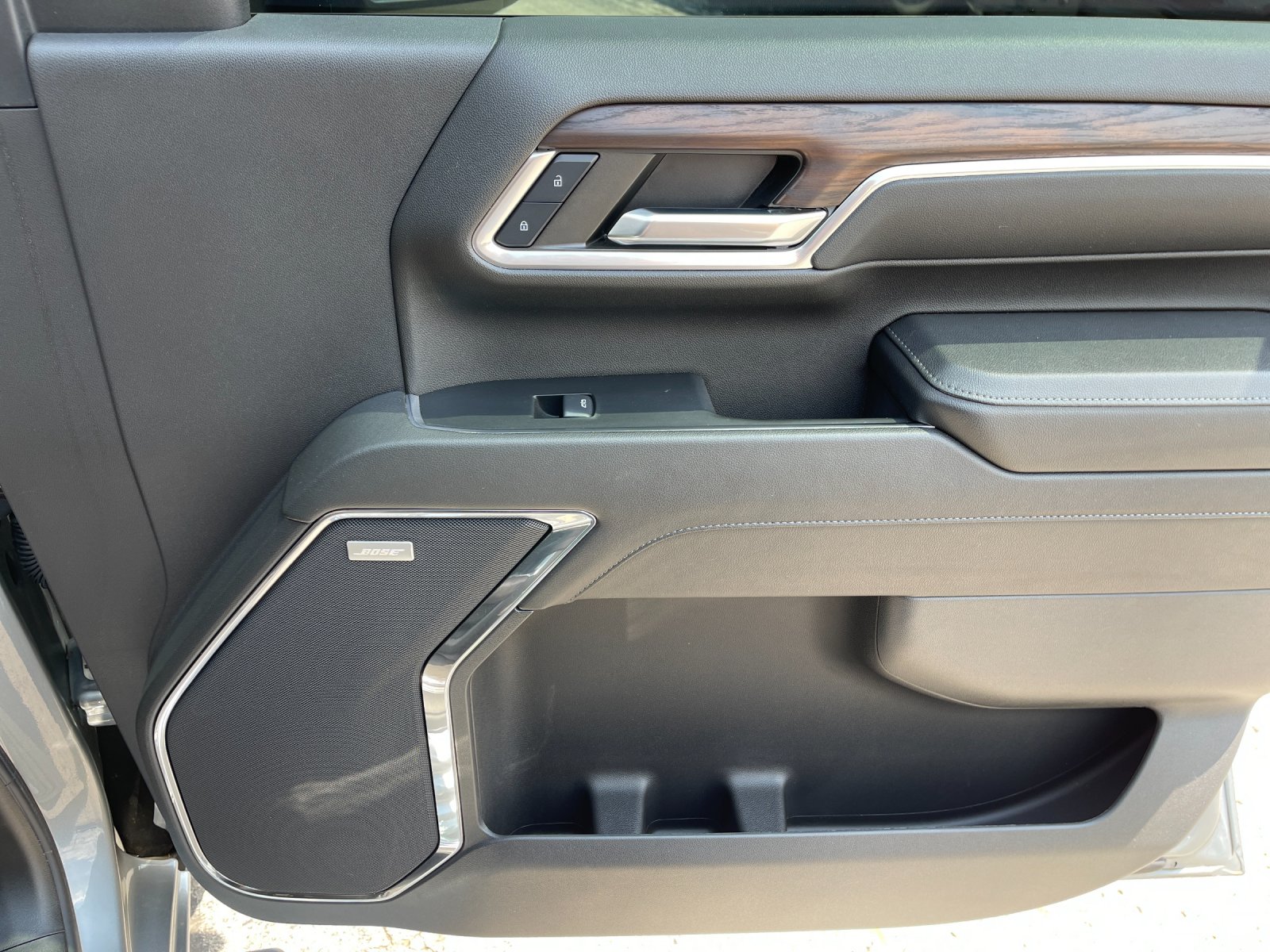 Used 2024 Silver GMC SLT image 18