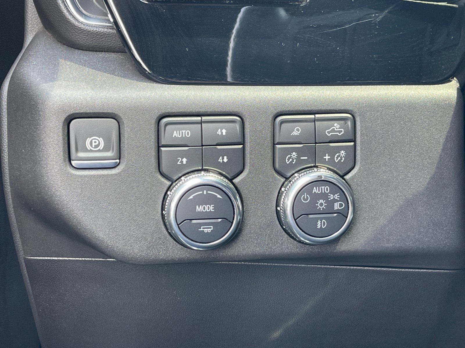 Used 2024 Silver GMC SLT image 29