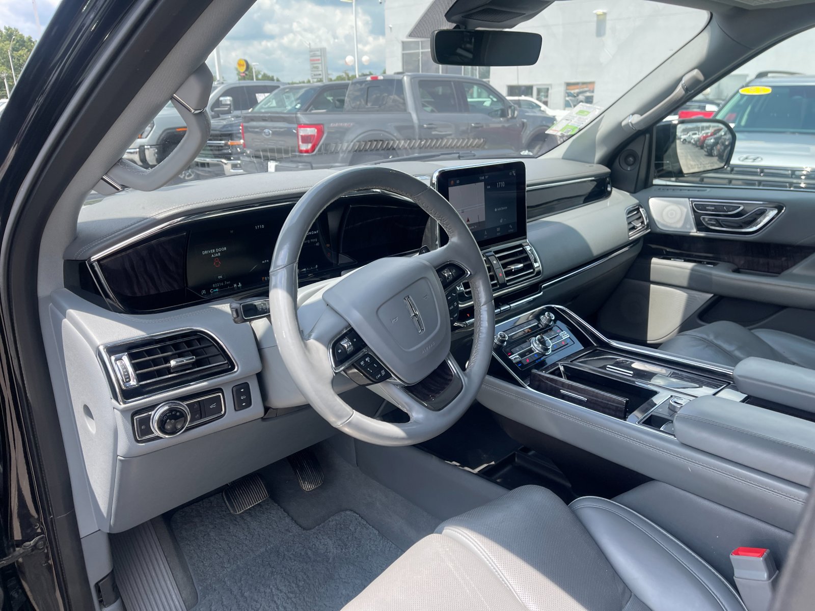 Used 2019 Black Lincoln Reserve image 11