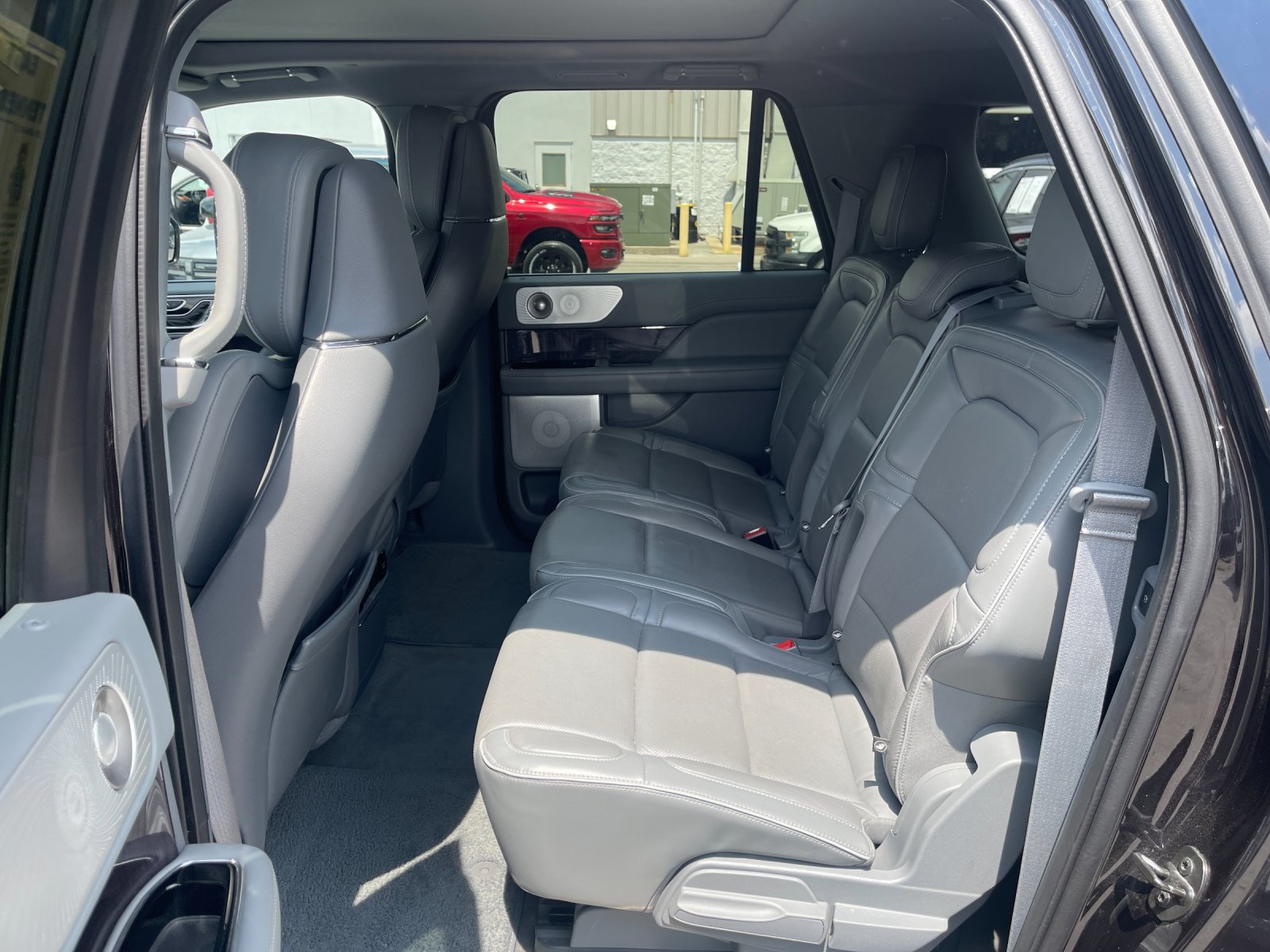 Used 2019 Black Lincoln Reserve image 14