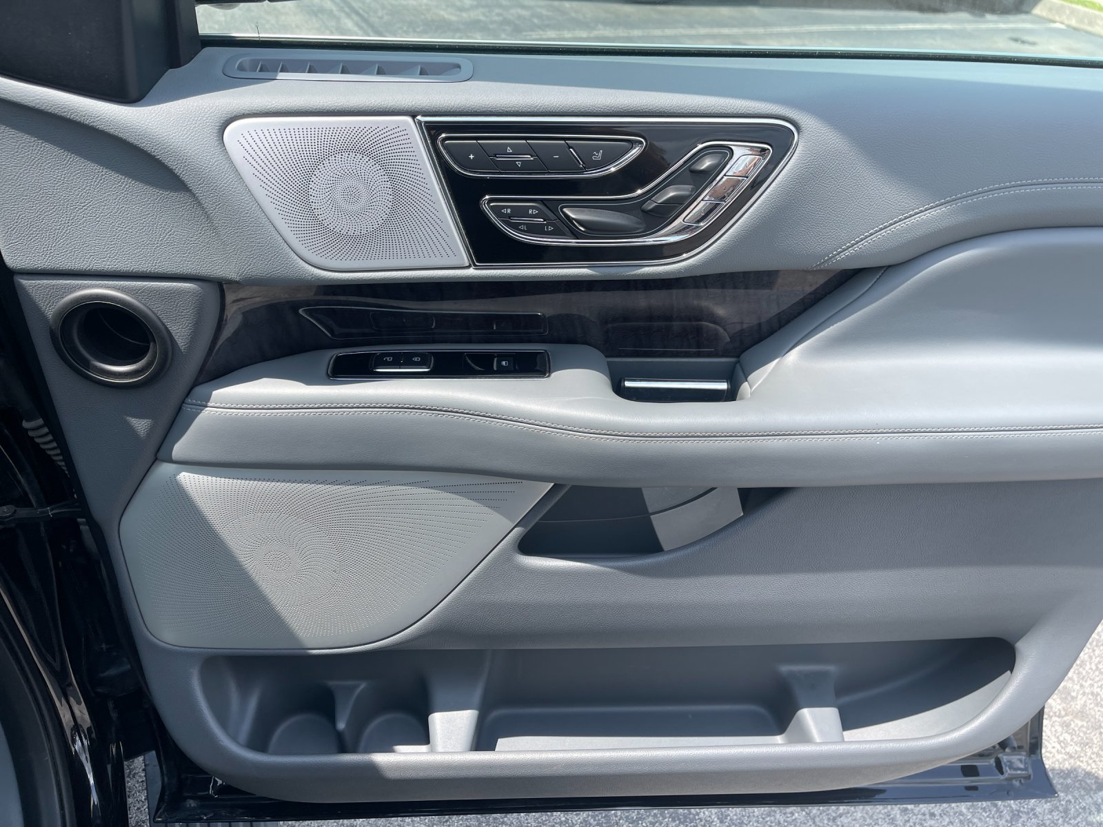 Used 2019 Black Lincoln Reserve image 21
