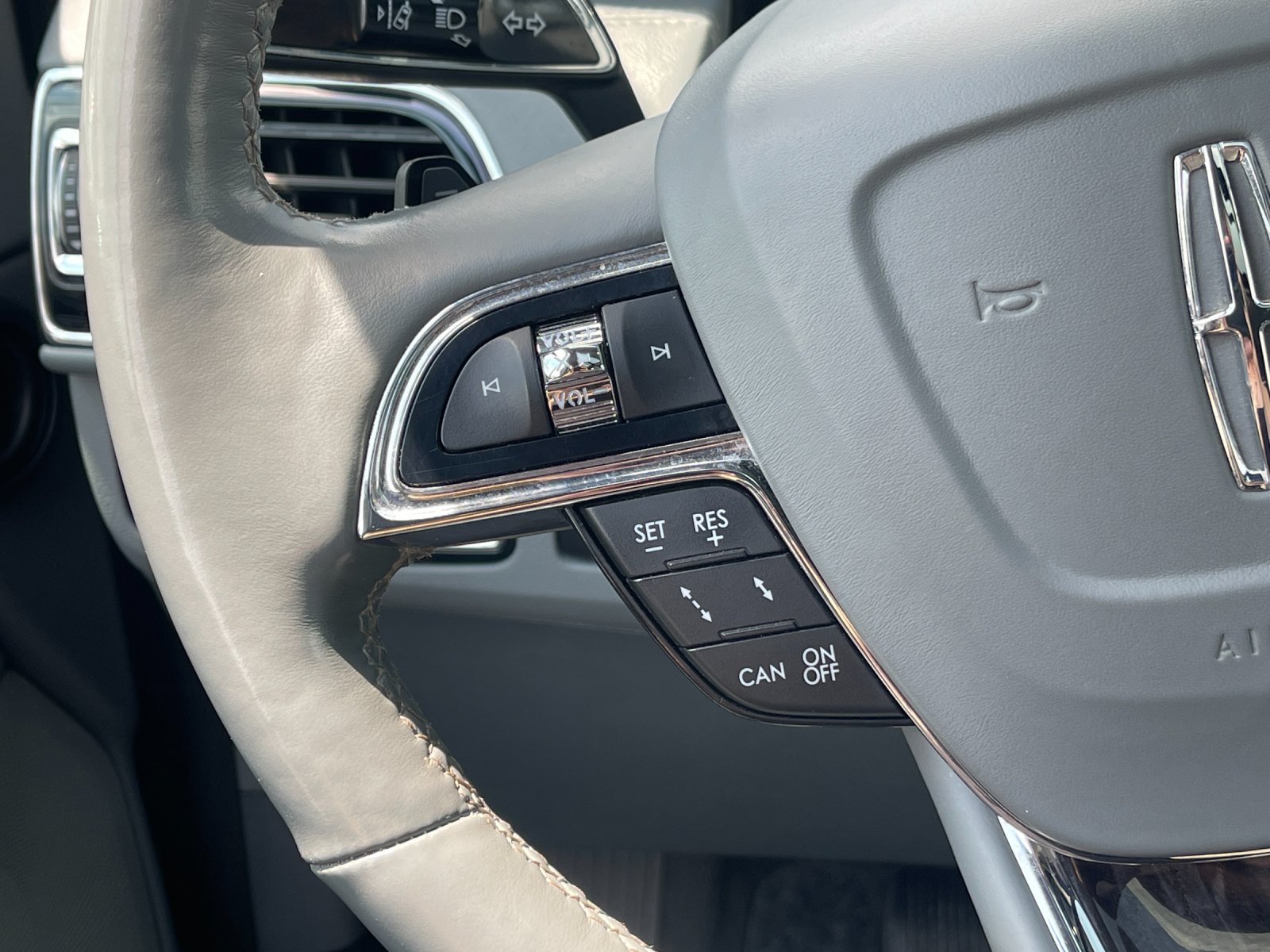 Used 2019 Black Lincoln Reserve image 29