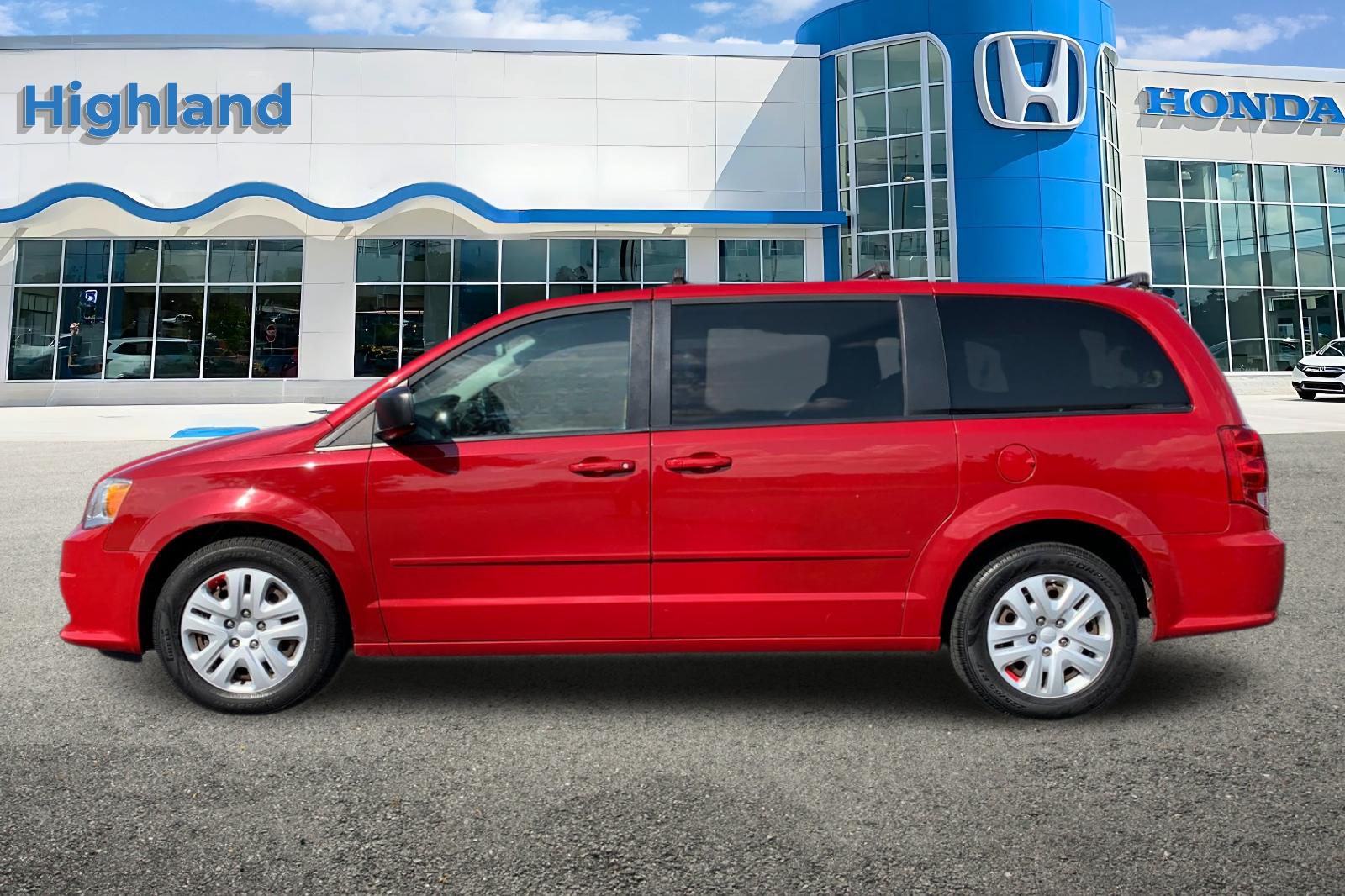 Used 2015 Dodge Grand Caravan SE with VIN 2C4RDGBG3FR593589 for sale in Highland, IN