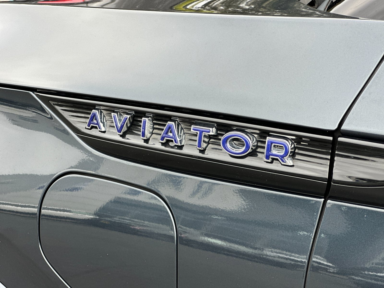 Used 2022 Blue Lincoln Grand Touring image 27