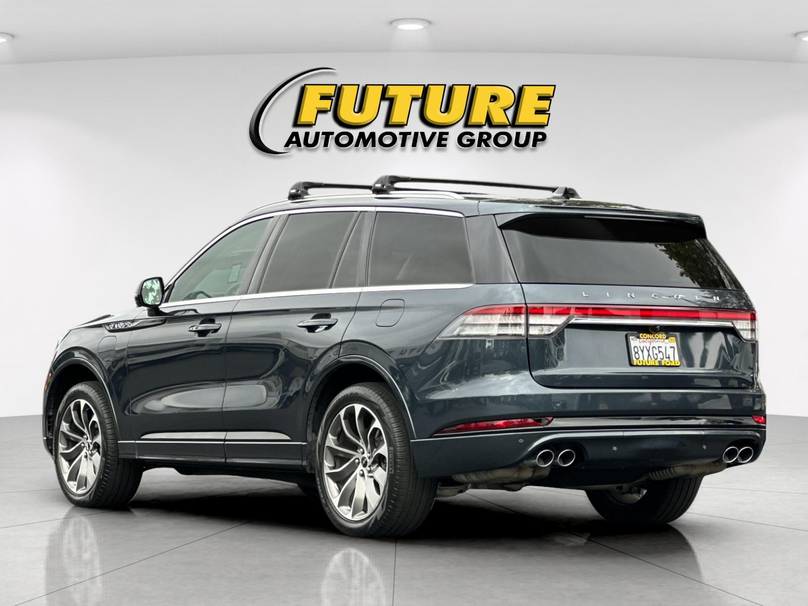 Used 2022 Blue Lincoln Grand Touring image 5