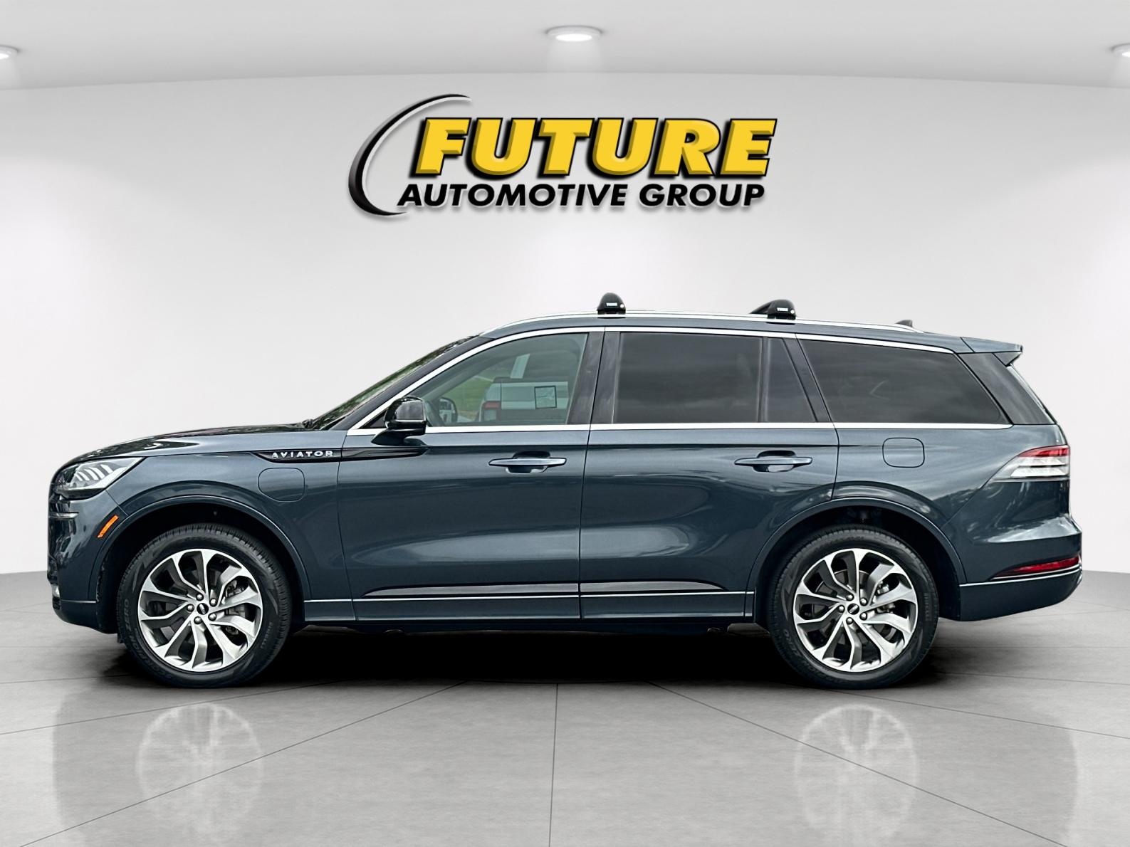 Used 2022 Blue Lincoln Grand Touring image 6
