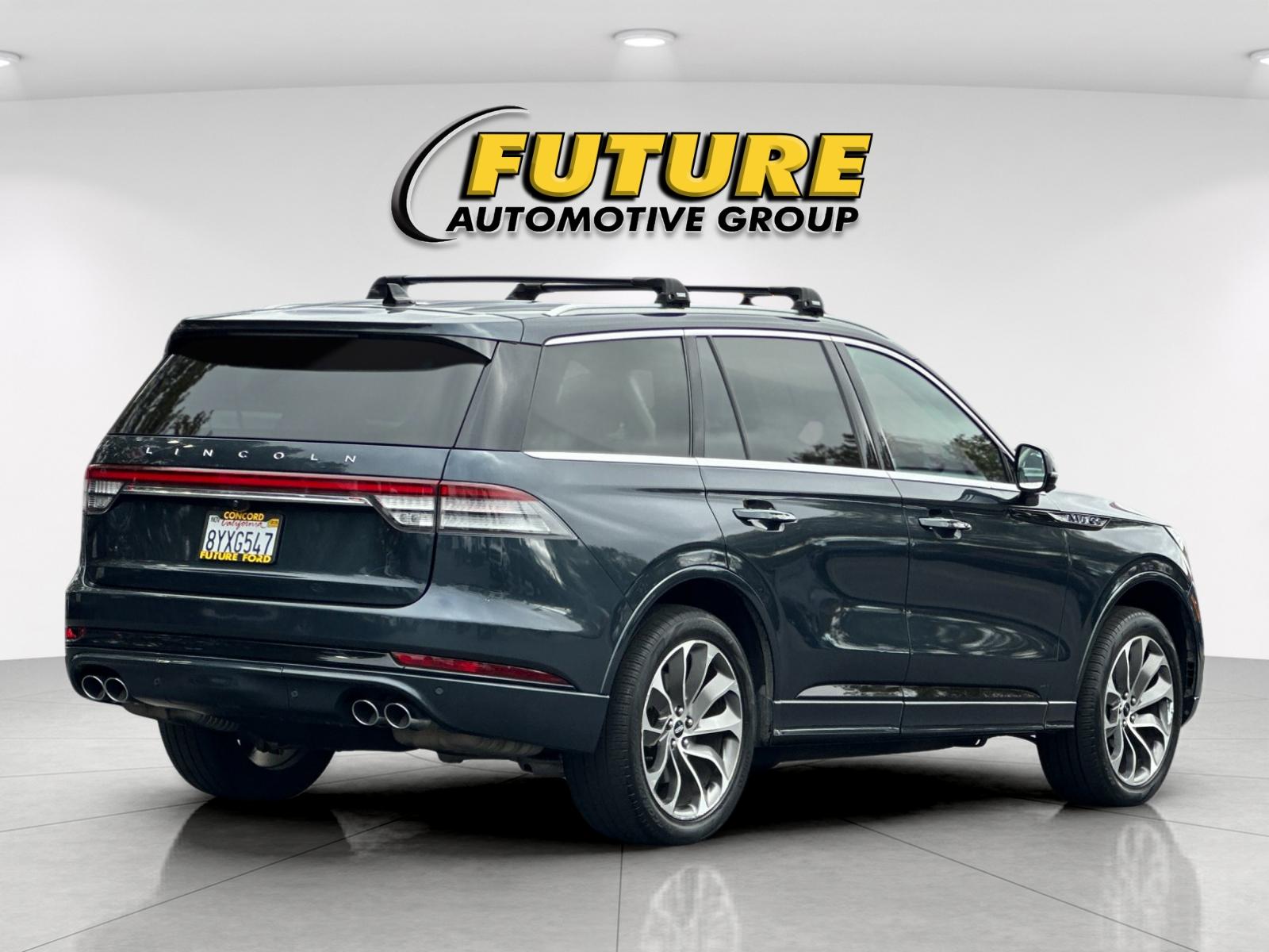 Used 2022 Blue Lincoln Grand Touring image 3