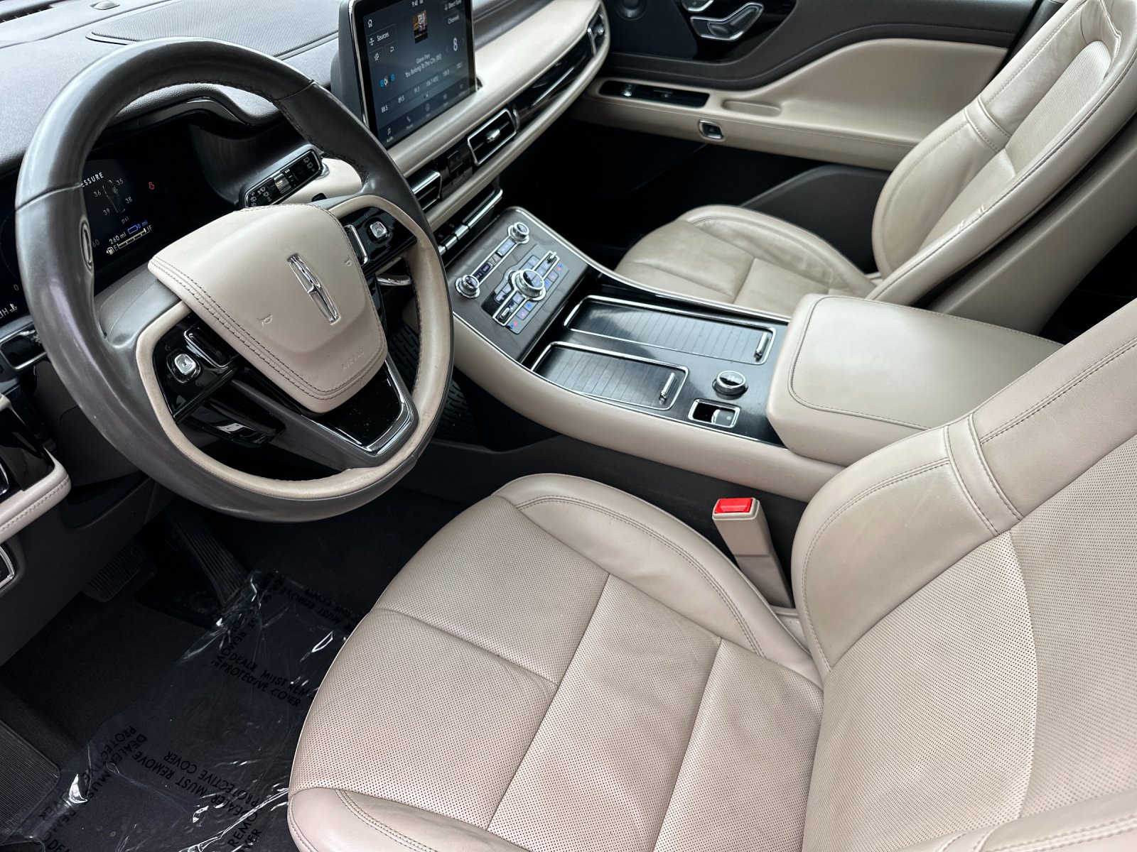Used 2022 Blue Lincoln Grand Touring image 9