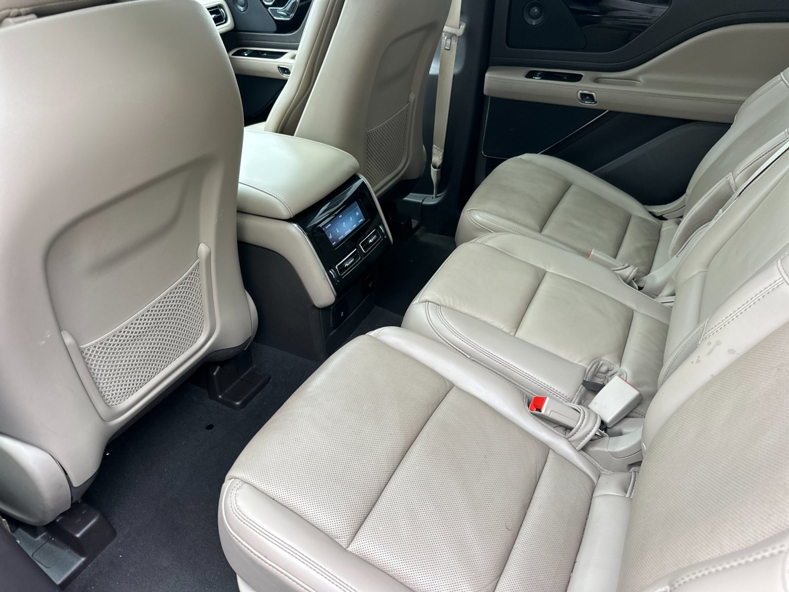 Used 2022 Blue Lincoln Grand Touring image 11