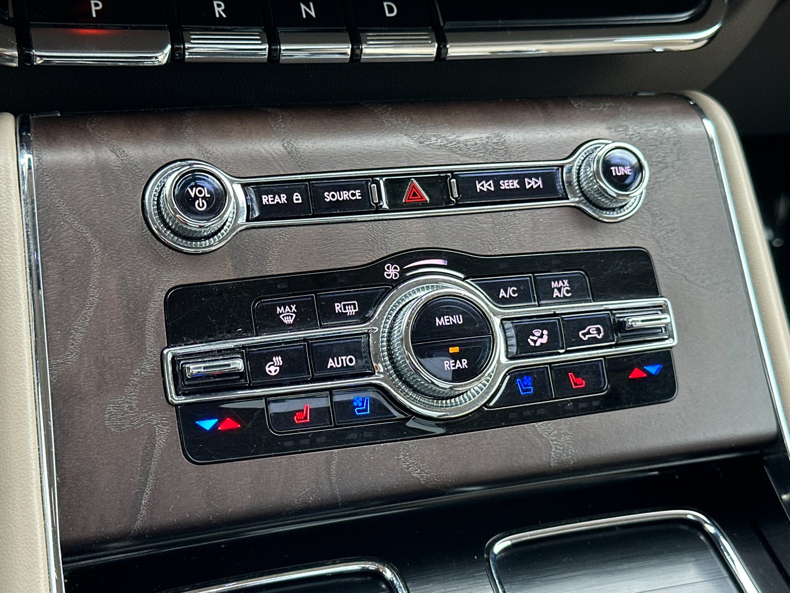 Used 2022 Blue Lincoln Grand Touring image 21