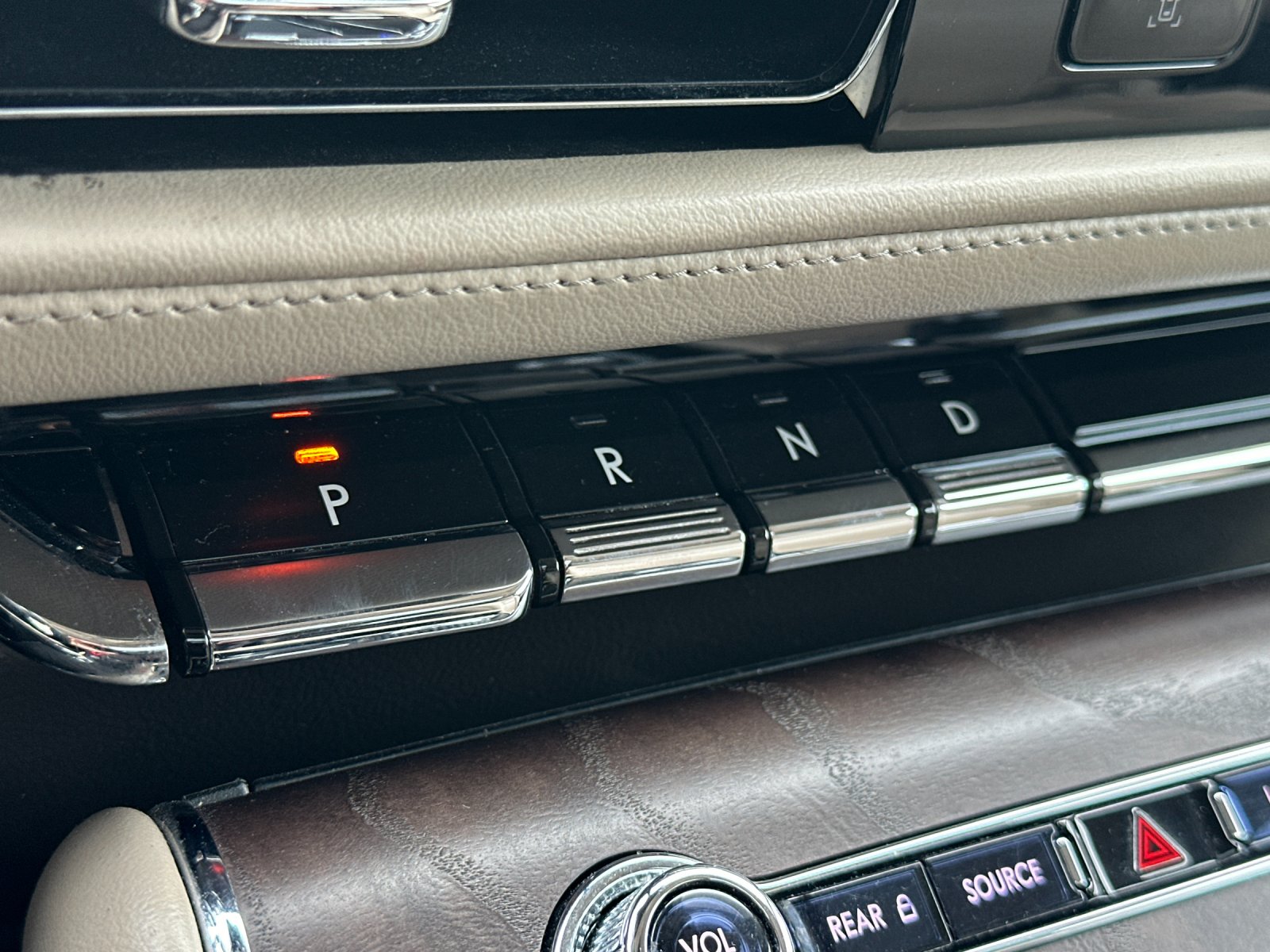 Used 2022 Blue Lincoln Grand Touring image 22