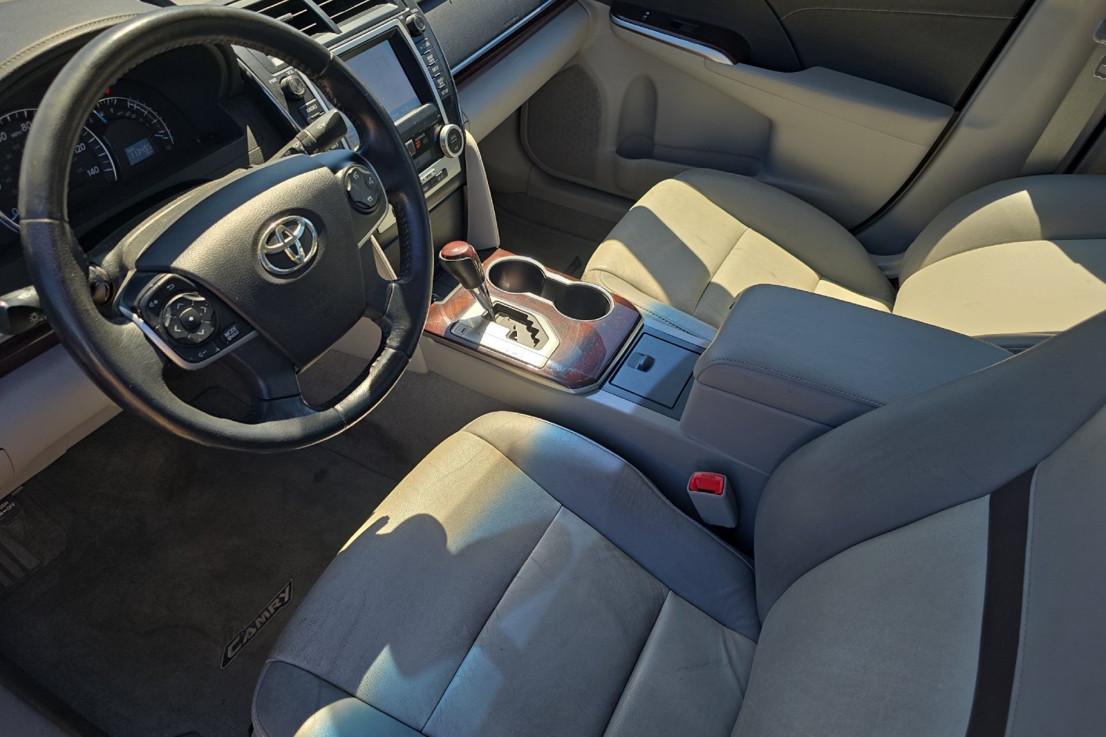 Used 2014 Black Toyota XLE image 7