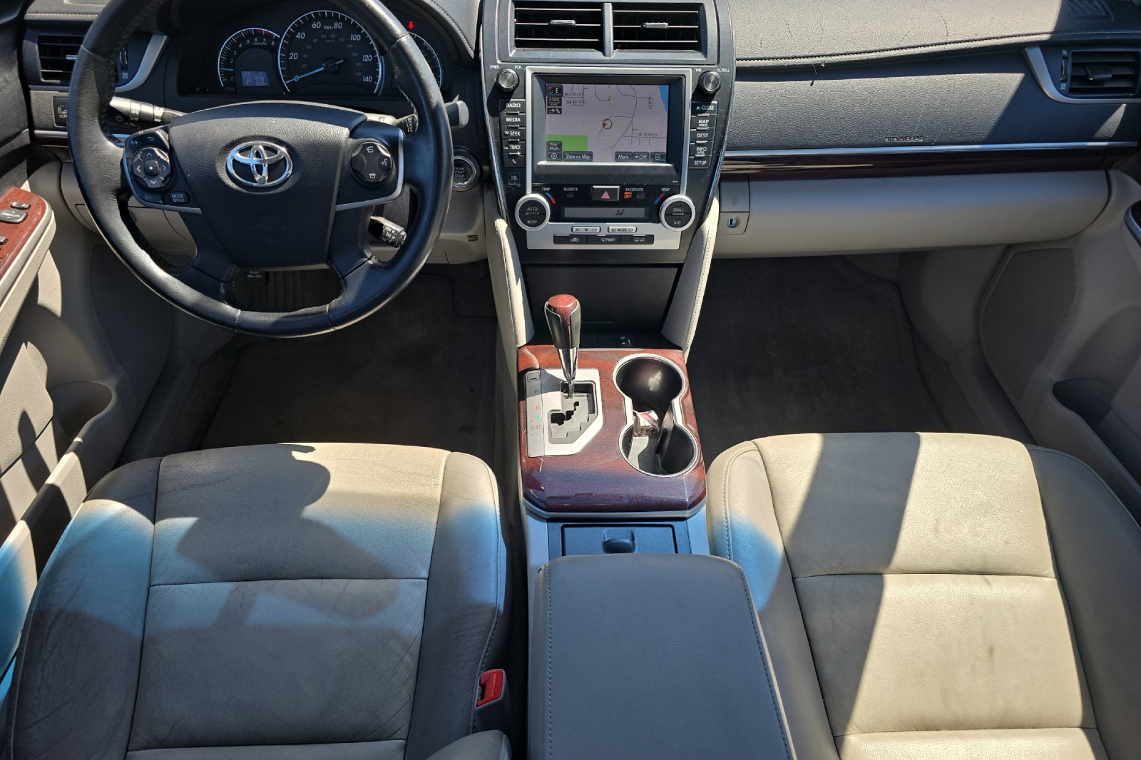 Used 2014 Black Toyota XLE image 9