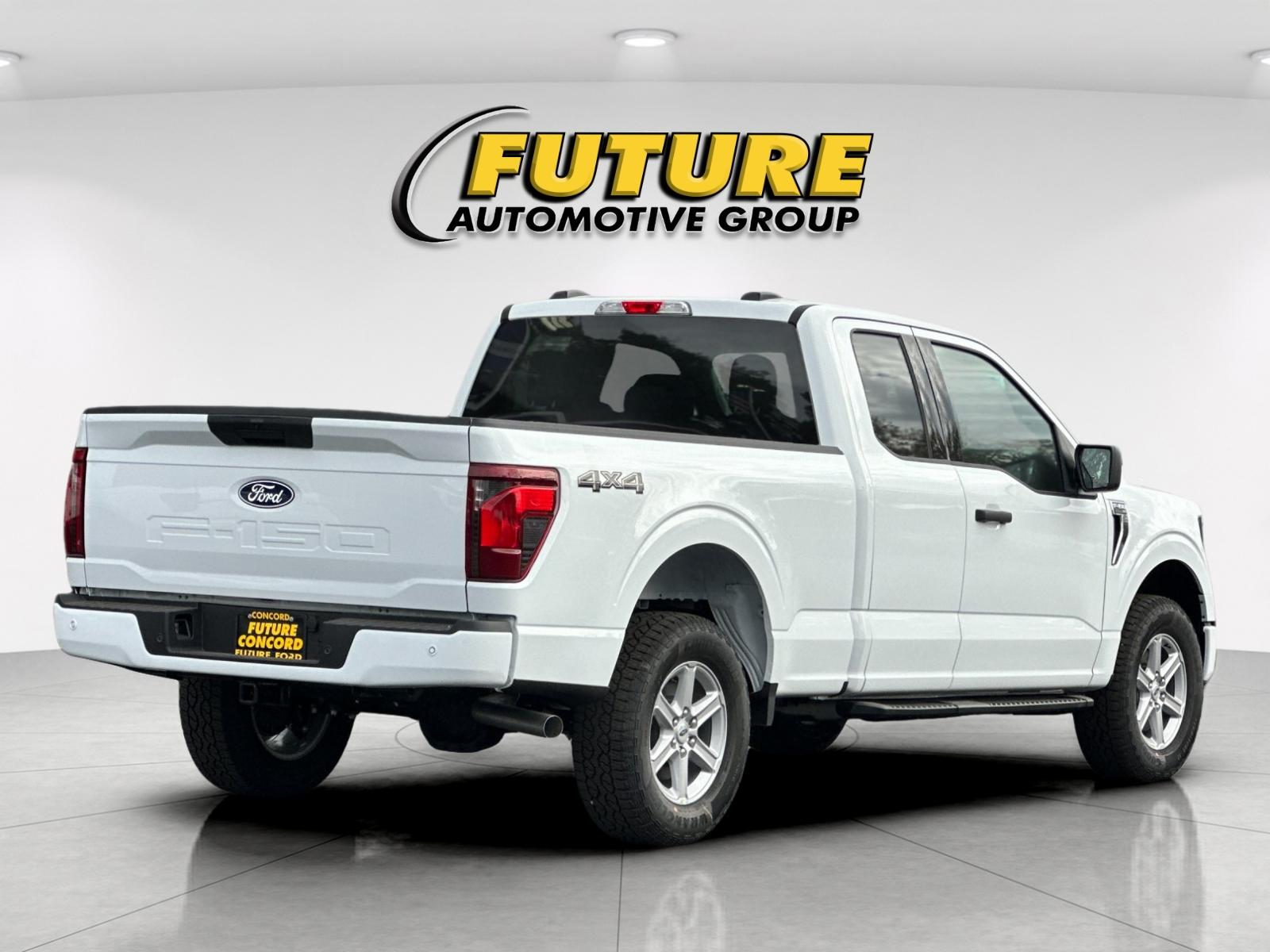 New 2026 Oxford White Ford XLT image 3