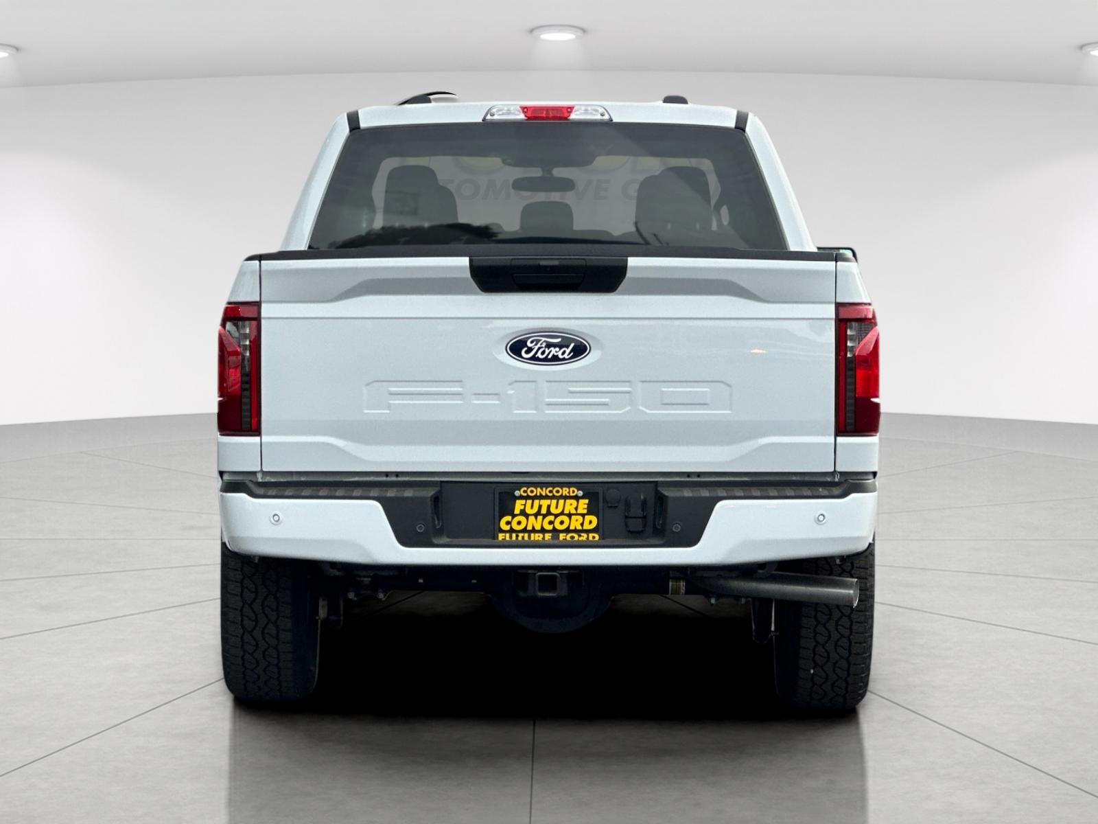 New 2026 Oxford White Ford XLT image 4
