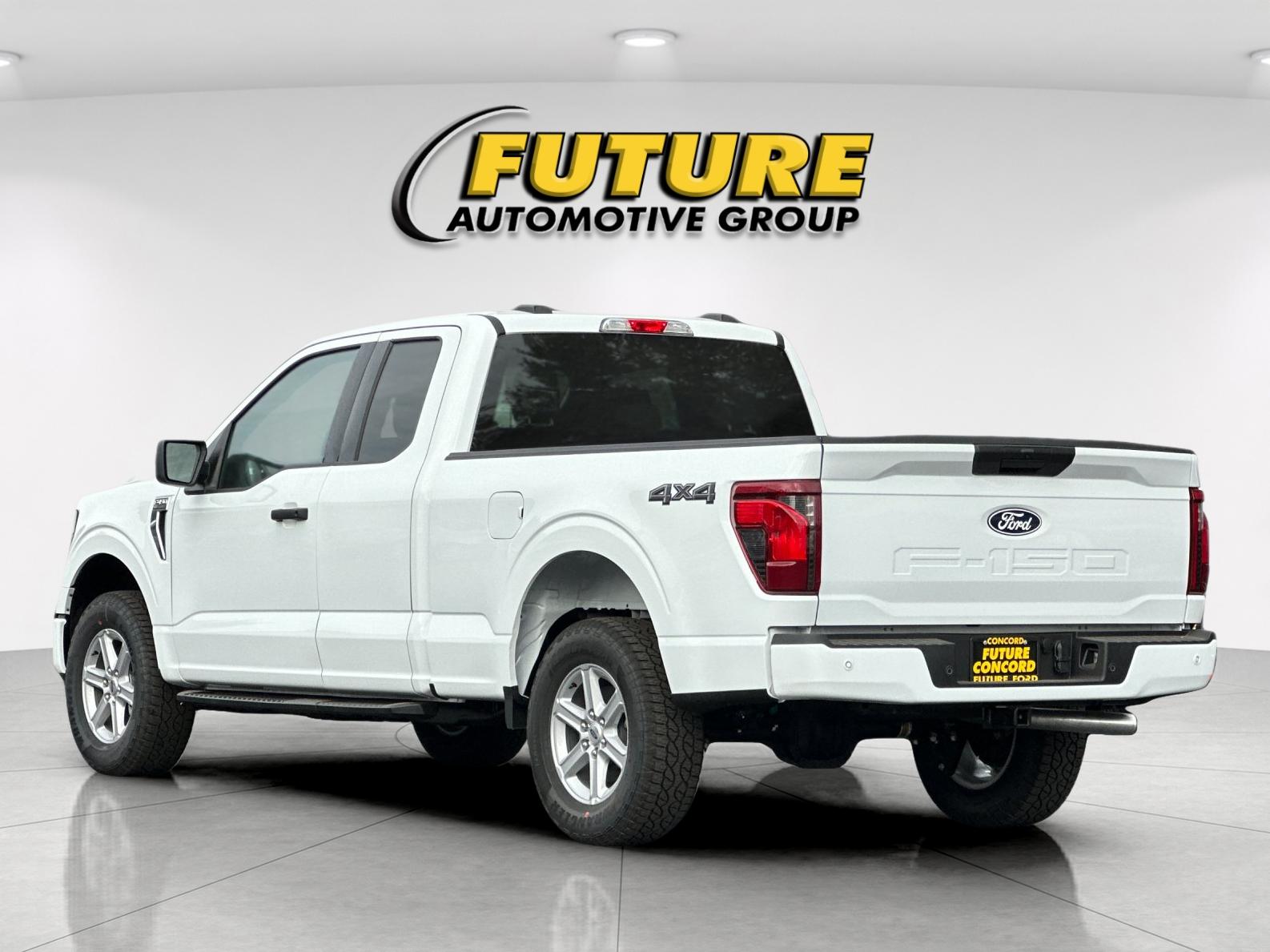 New 2026 Oxford White Ford XLT image 5