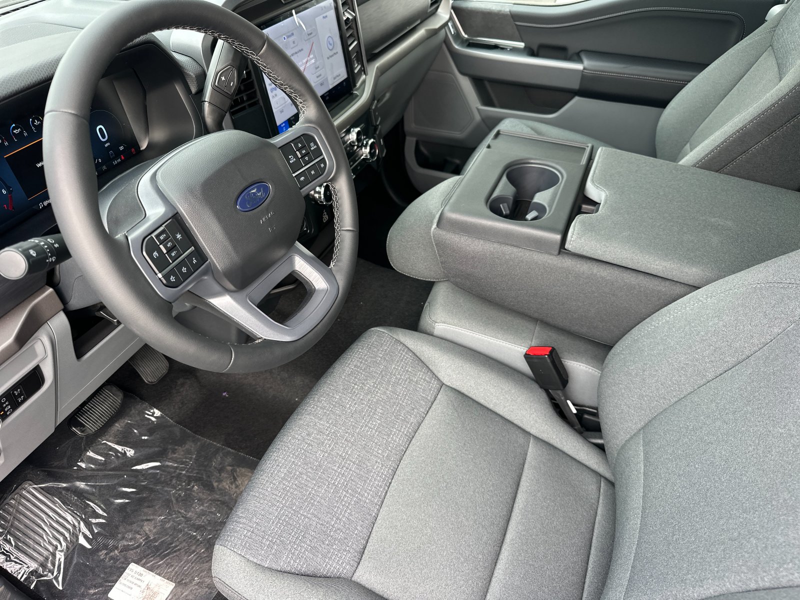 New 2026 Oxford White Ford XLT image 9