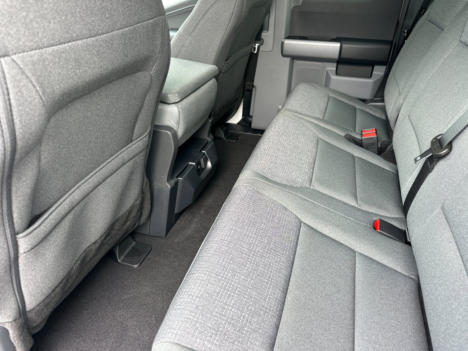 New 2026 Oxford White Ford XLT image 11